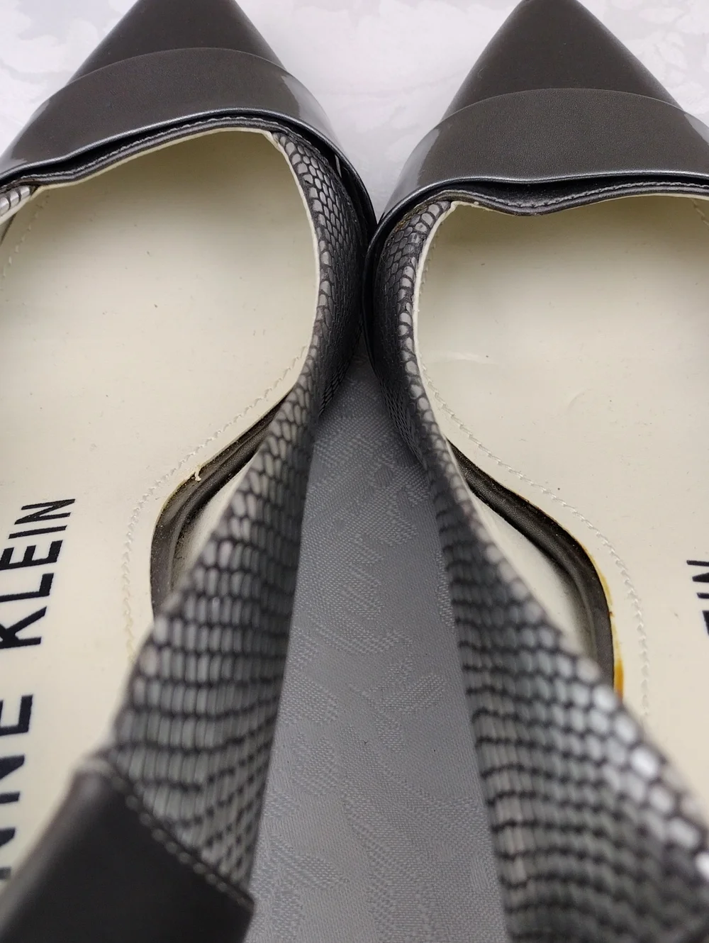 Anne Klein Finn Metallic Grey Pebbled Textured Point Toe Kitten Heel Pump Shoe